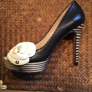 CHARLES JOURDAN Black & Ecru Wooden Platforms NWOT